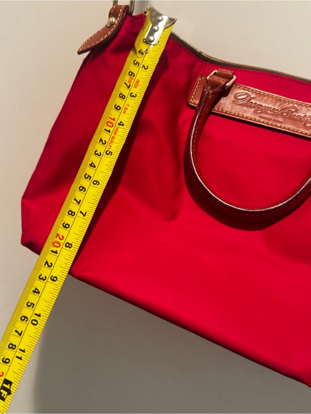Dooney & Bourke Red tote bag trimmed in leather - Picture 7 of 7
